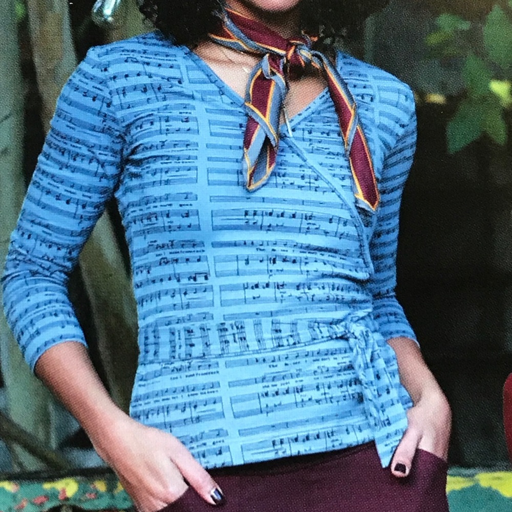 NWT Effie’s Heart faux wrap top Symphony print
